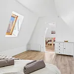 Old Town Penthouse 2 Bedroom On Two Floors Апартаменты