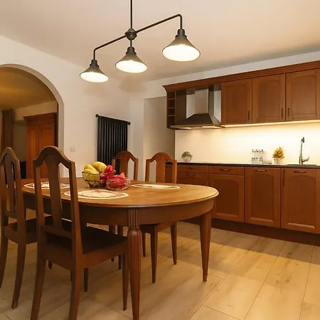 Old Town Penthouse 2 Bedroom On Two Floors شقة *