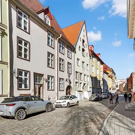 Old Town Penthouse 2 Bedroom On Two Floors Таллин