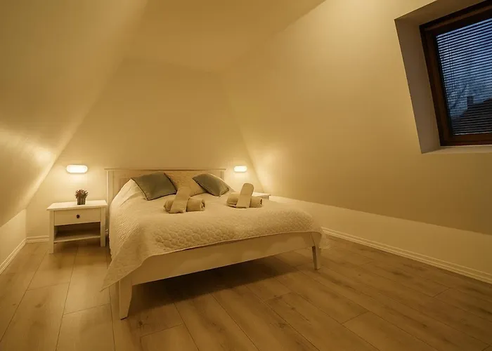 شقة Old Town Penthouse 2 Bedroom On Two Floors *