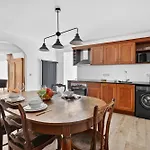 Old Town Penthouse 2 Bedroom On Two Floors * 탈린