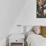 아파트 Old Town Penthouse 2 Bedroom On Two Floors 탈린