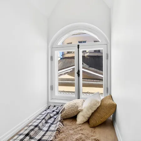Old Town Penthouse 2 Bedroom On Two Floors Korter Tallinn