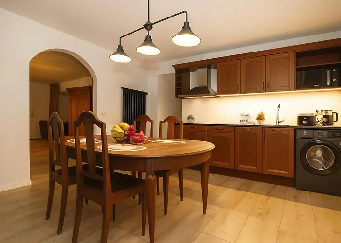 Old Town Penthouse 2 Bedroom On Two Floors Apartment *