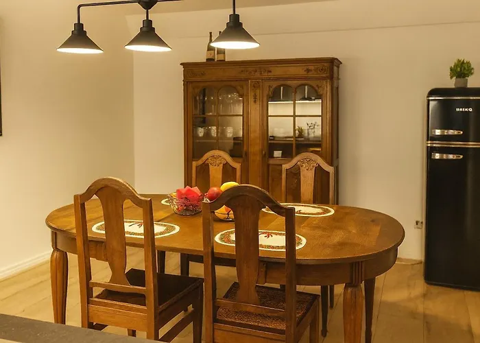 Old Town Penthouse 2 Bedroom On Two Floors Apartment *